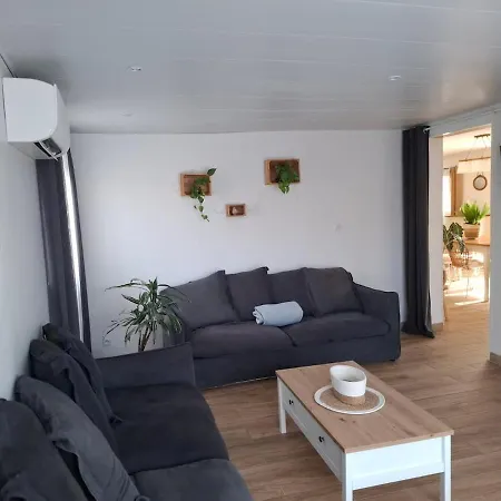 Beautiful With Pool Apartman Générac