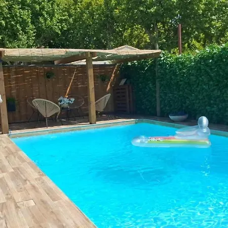 アパート Beautiful With Pool Générac