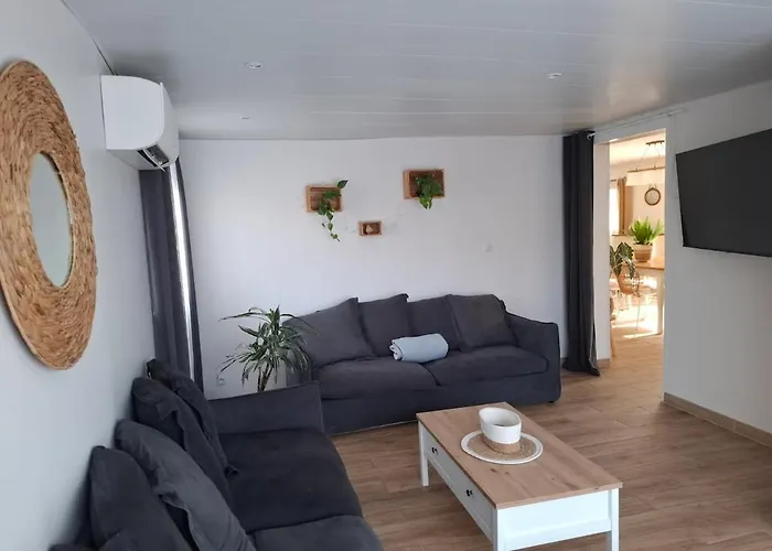 Beautiful With Pool Apartman Générac